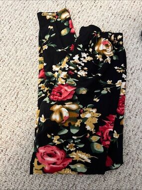 Agnes & Dora Black Floral Print Pants with Red & Gold Roses size L